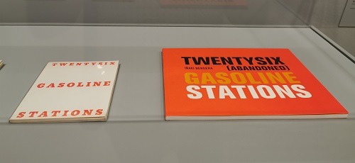 Twenty Six Gasoline Stations - Ruscha y Bergera
