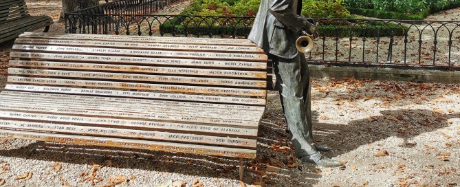 Escultura al jazz en el Parque de la Florida en Vitoria-Gasteiz por Aitor Delgado Tours - Cultura vasca julio 2025
